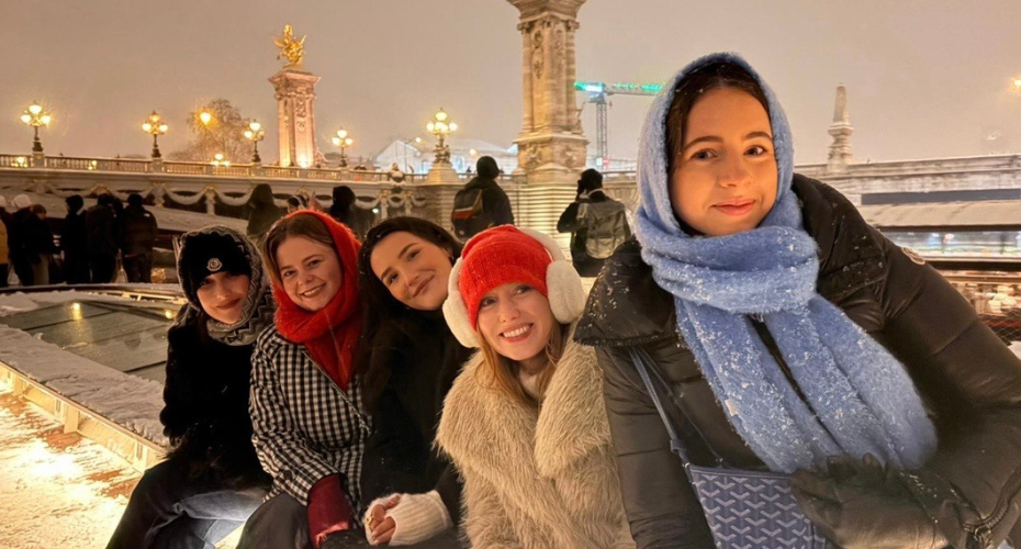 UCD Smurfit School students in front of Pont Alexander III in Paris, France while on their visit to Toulouse Business School on Luxury Marketing Programme as part of their field trip.